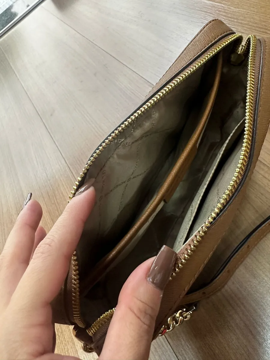 Bolsa Michael Kors Crossbody Original Marrom Símbolo Michael Kors - Image 4