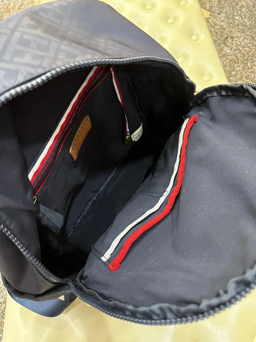 Mochila Tommy Hilfiger 36x30 cm Azul Listrada Original - Image 9