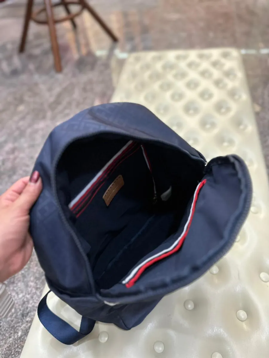 Mochila Tommy Hilfiger 36x30 cm Azul Listrada Original - Image 5